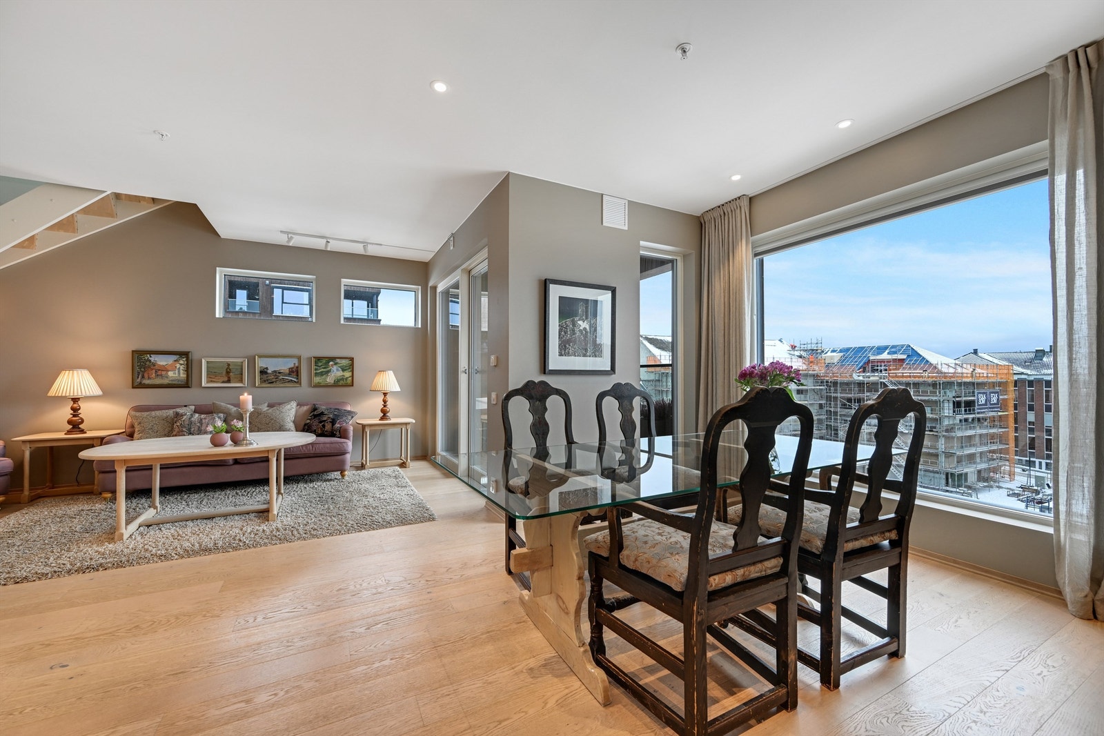 God plass til å innrede med et hyggelig spisemøblement. Galleribilde