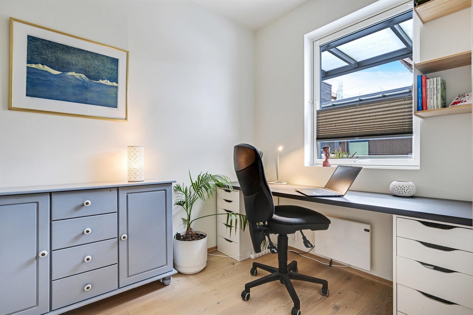 Soverom 2 - i dag innredet som kontor. Galleribilde