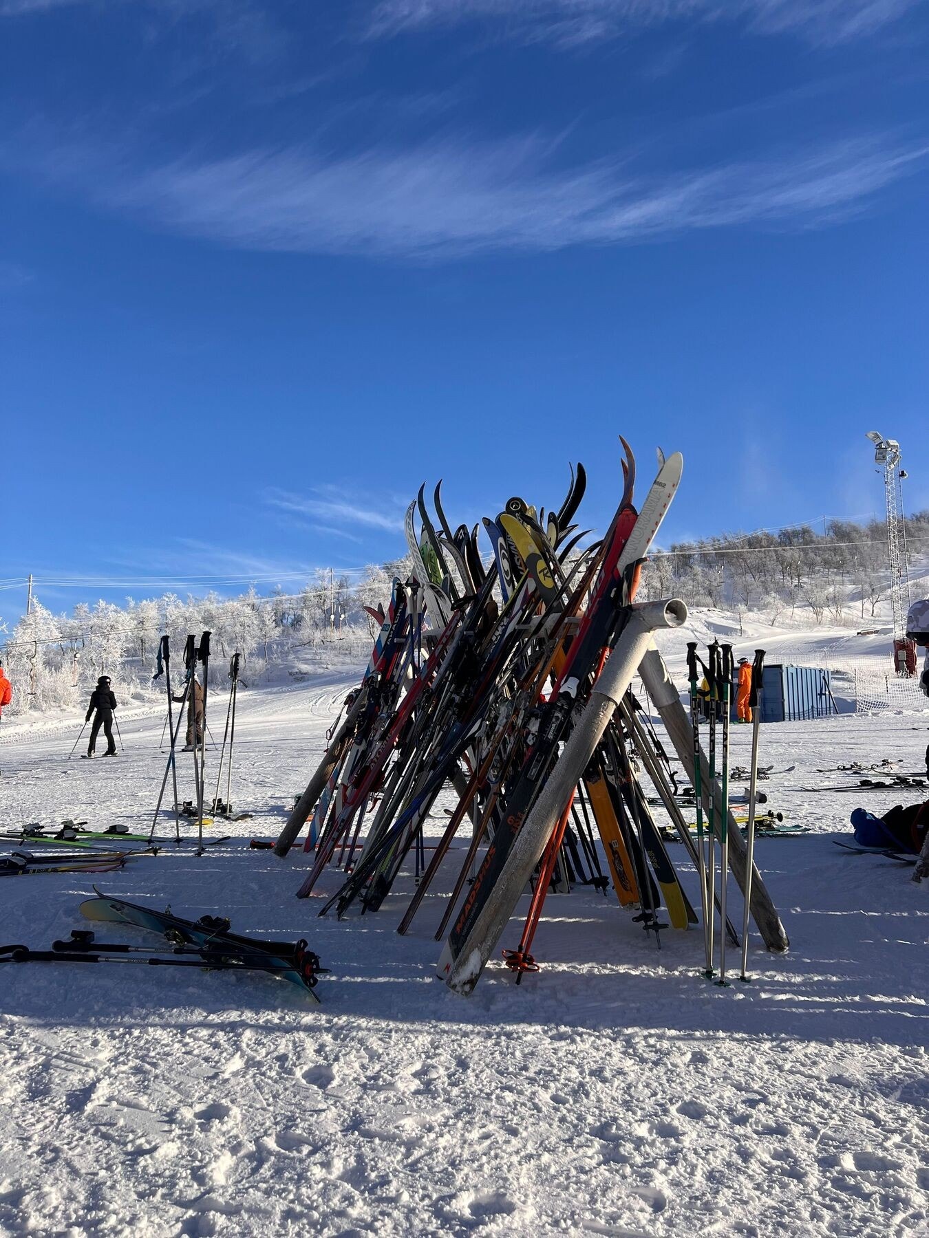 Her finner man skiutleie, skiskole og serveringsted tilknyttet anlegget Galleribilde