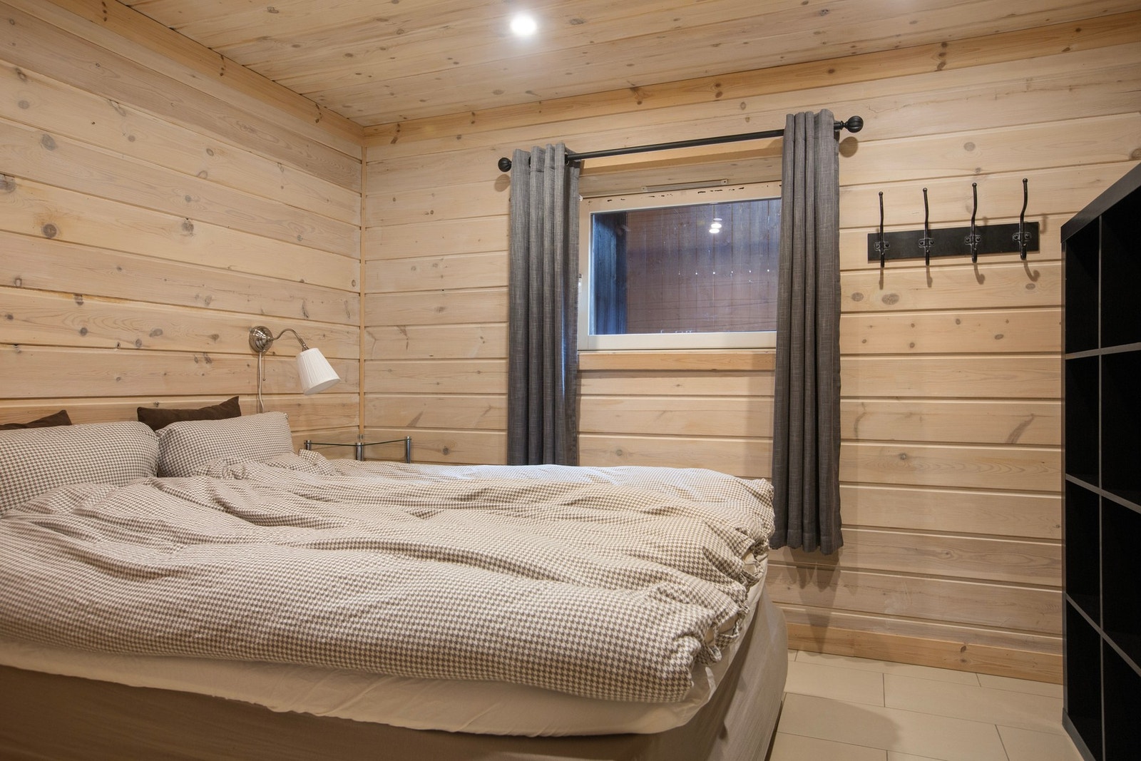 Rom innredet med sengeplasser. Rommet er ikke godkjent for varigopphold. Galleribilde