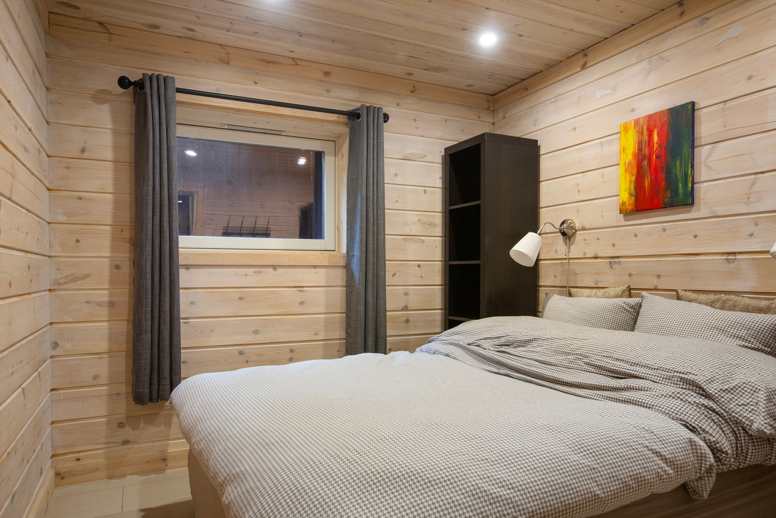 Rom innredet med sengeplasser. Rommet er ikke godkjent for varigopphold. Galleribilde