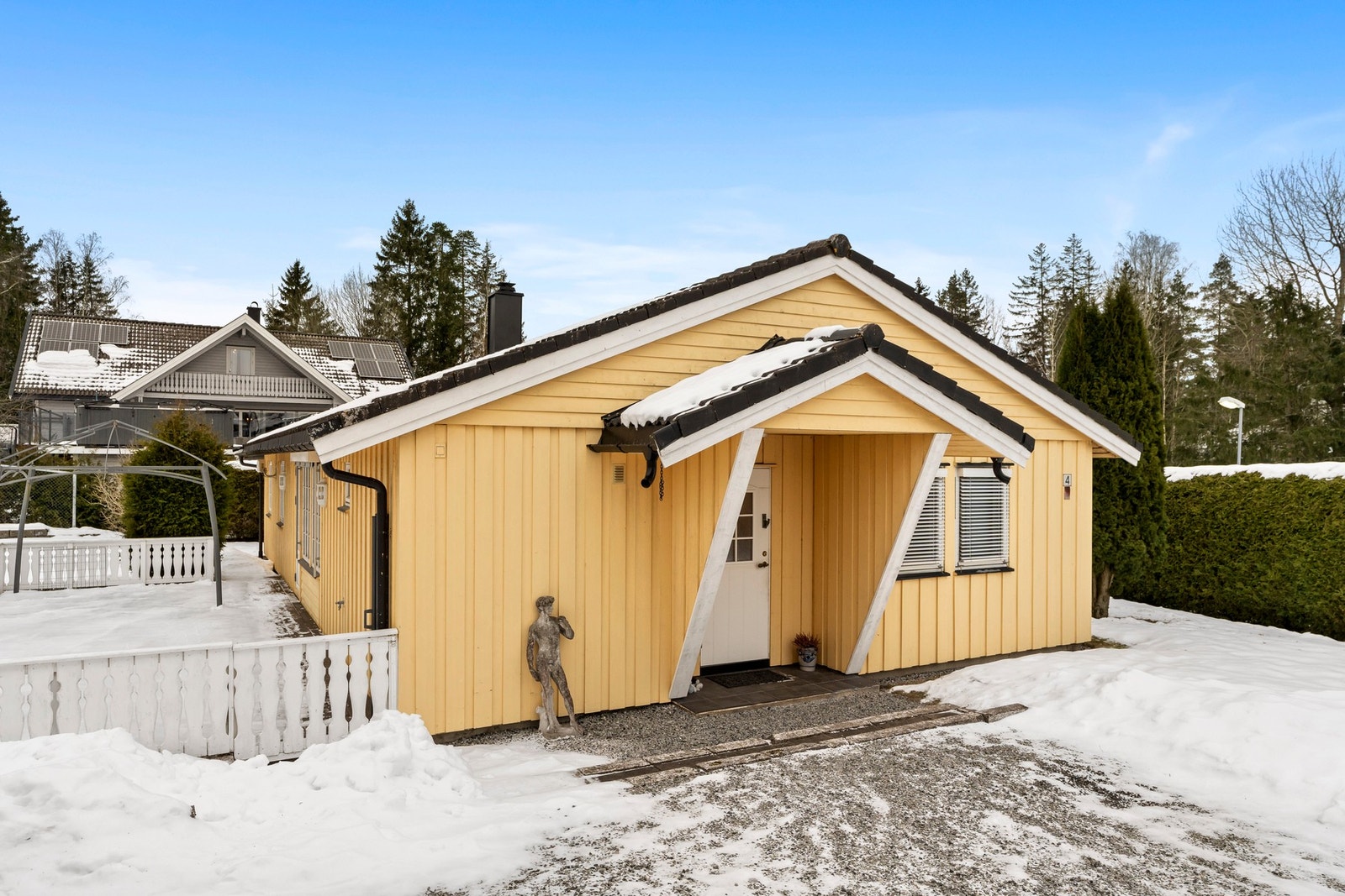 Overbygget inngangsparti. Galleribilde