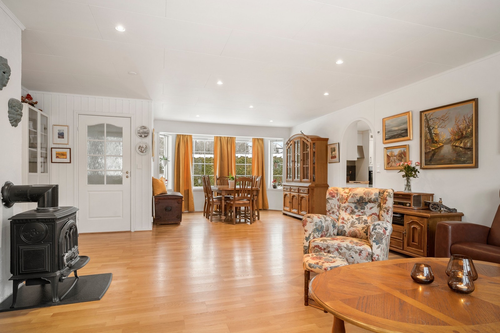 Jøtul peisovn gir hygge og god varme i vinterhalvåret. Galleribilde