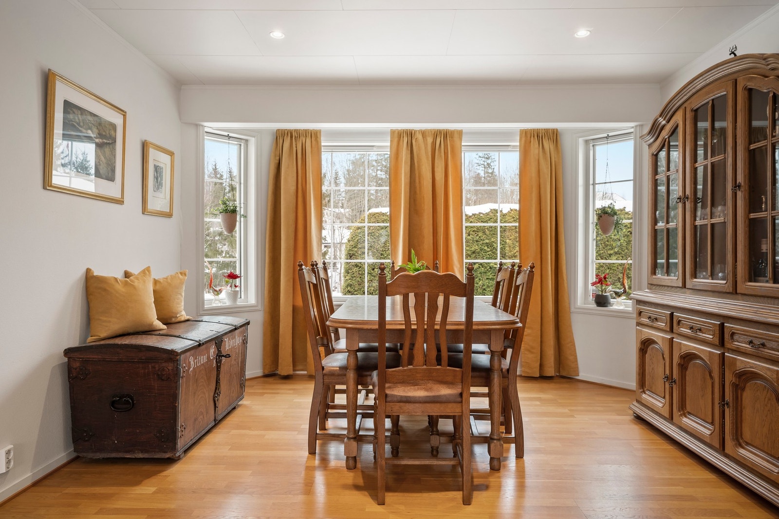 Spisestue. Galleribilde