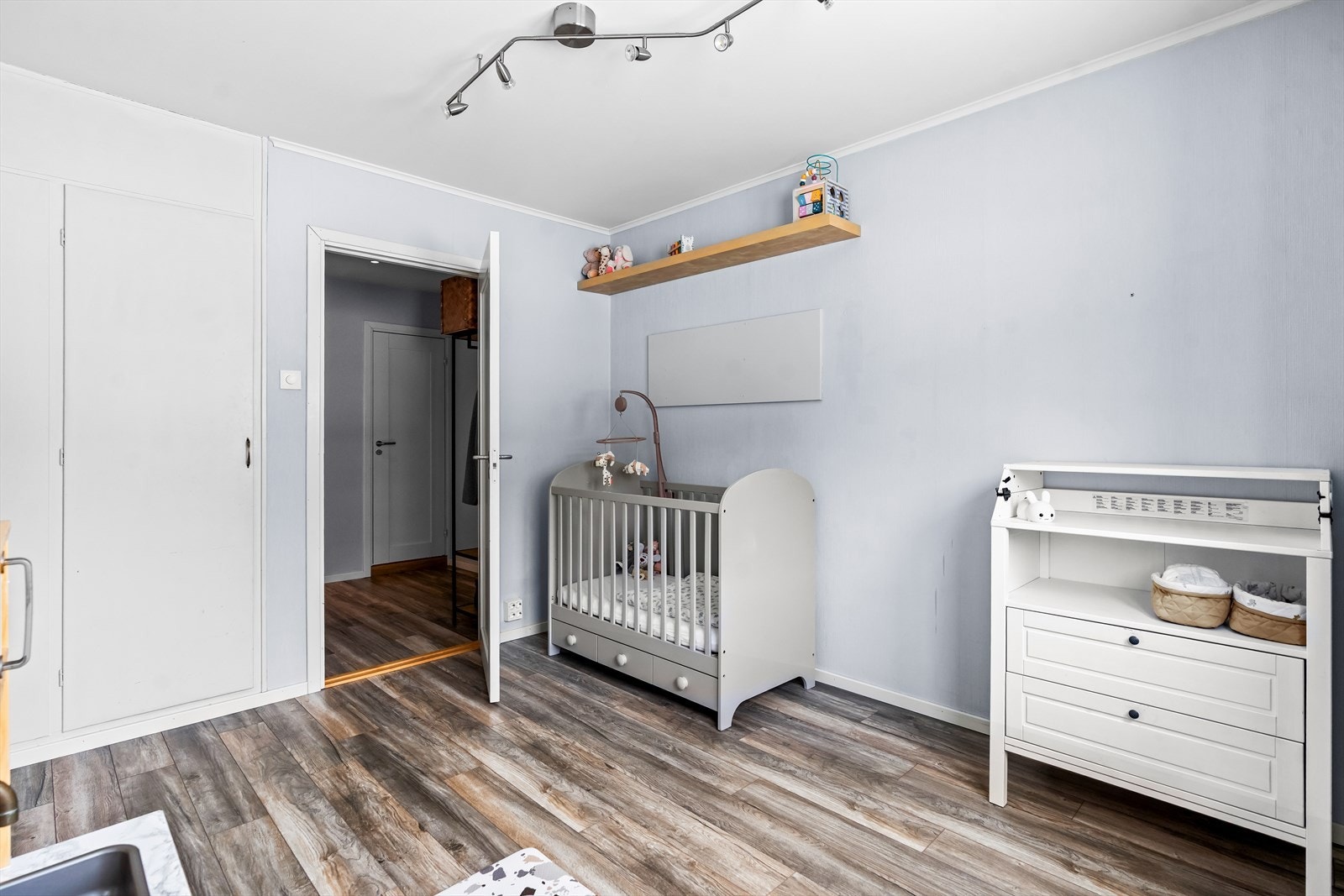 Soverom 2 med innebygd skap. Galleribilde