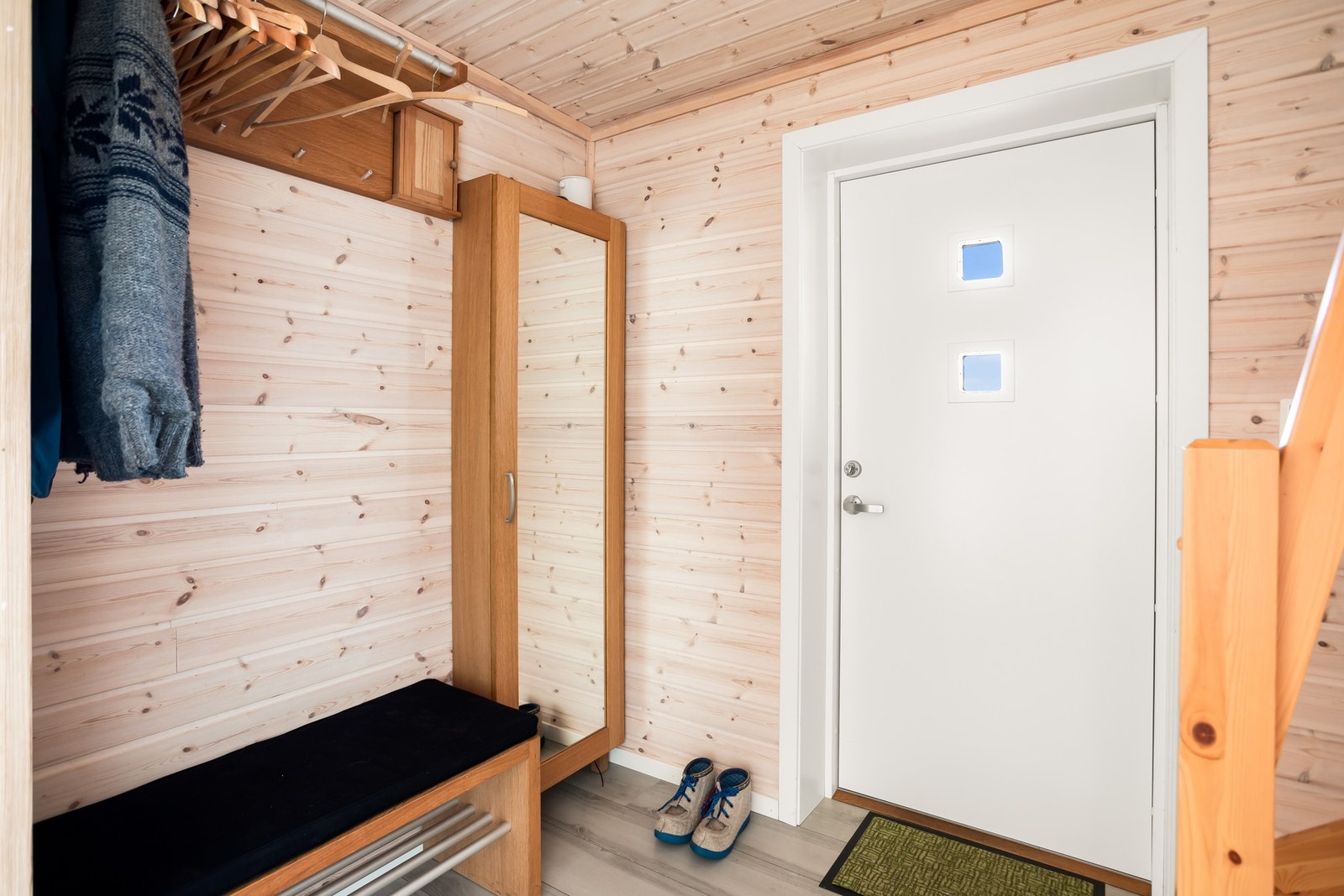 God plass ved inngangspartiet til å legge fra seg klær og sko! Galleribilde