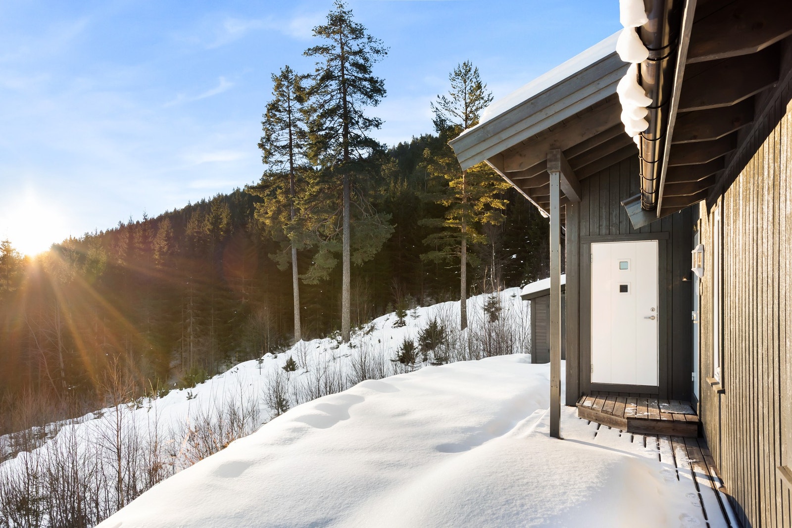 Området er solrikt og barnevennlig, med felles lekeplass og gode uteområder. Galleribilde