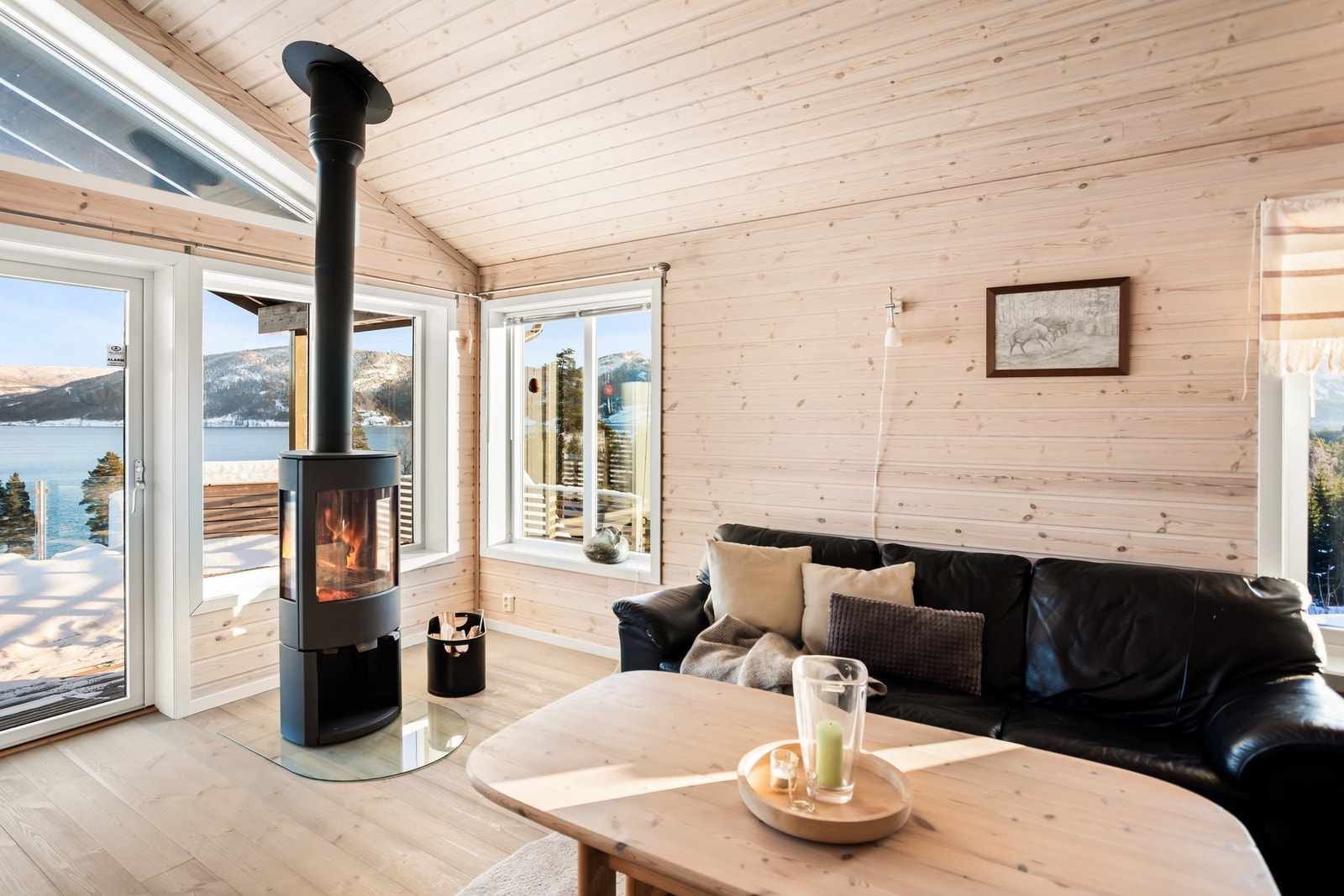 Her kan man nyte sene kvelder med fyring i ovnen og god stemning! Galleribilde