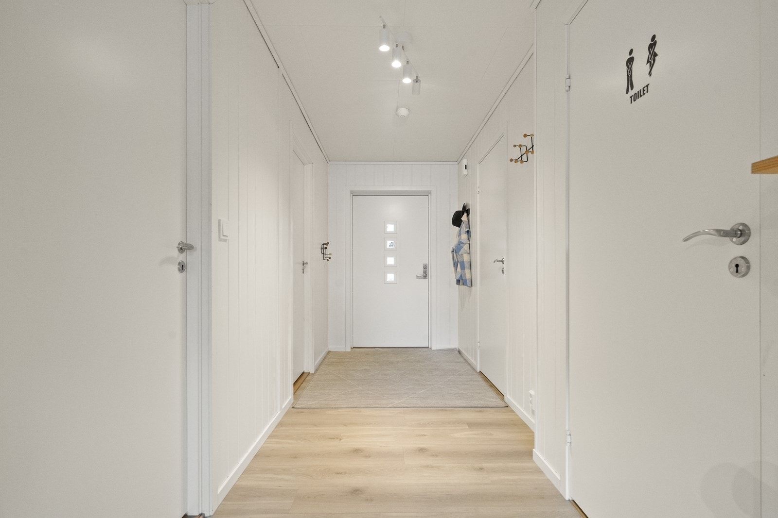 - Oppvarmingen i boligen består av varmekabler på gulv på bad og balansert ventilasjon - Galleribilde