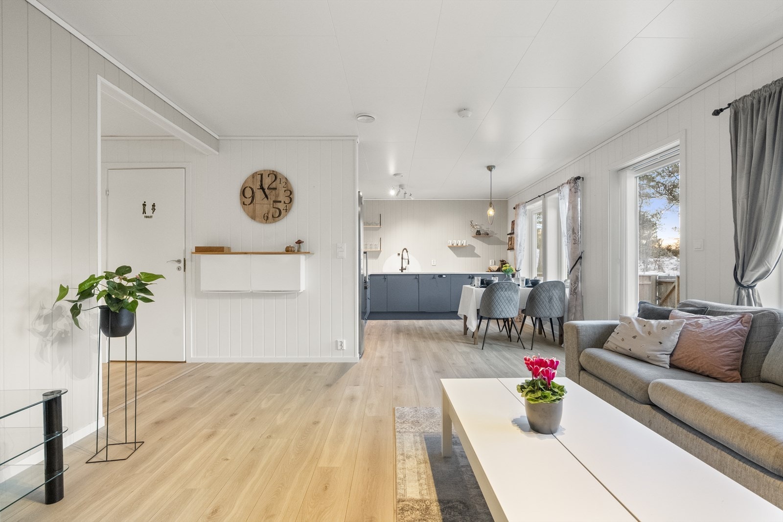 - Fra stue/kjøkken er det utgang til terrasse på ca 40m2 - Galleribilde