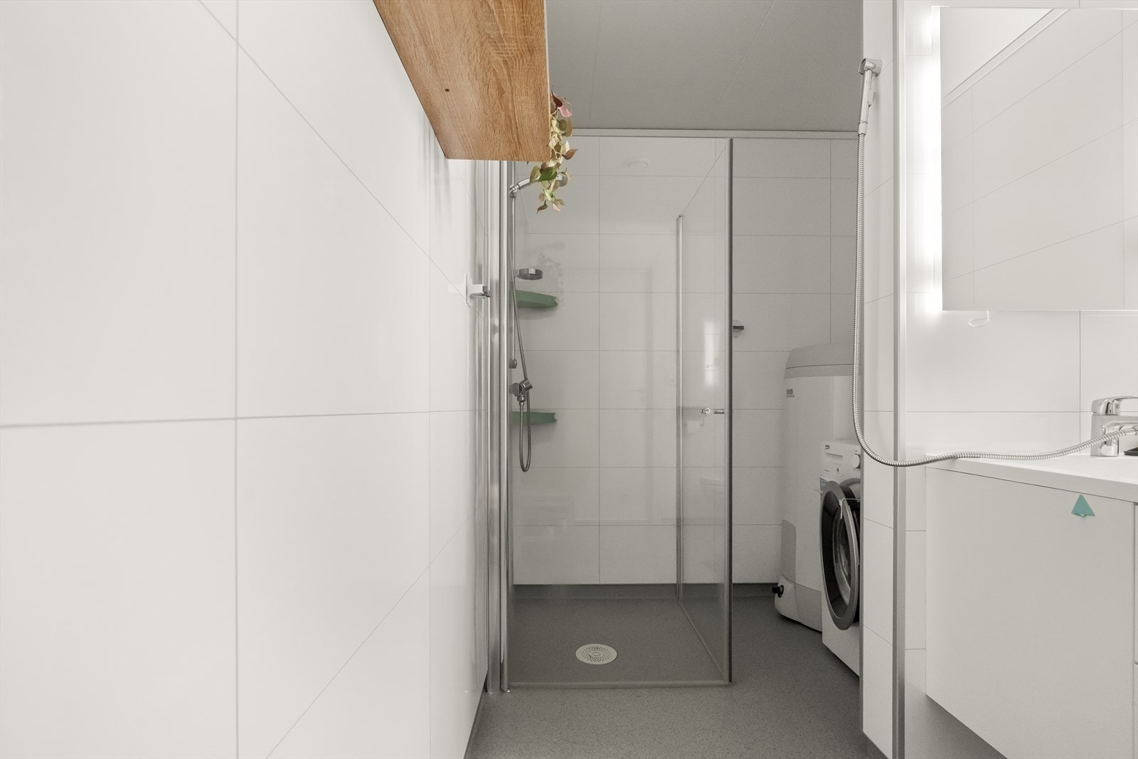 - Badet har også opplegg for vaskemaskin - Galleribilde