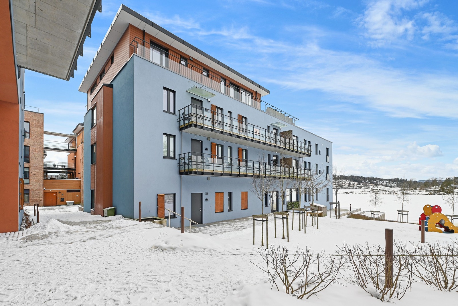 På Sjøhagen Brygge bor du tett på sjøen, med solrik og vestvendt beliggenhet i vakre omgivelser. Galleribilde