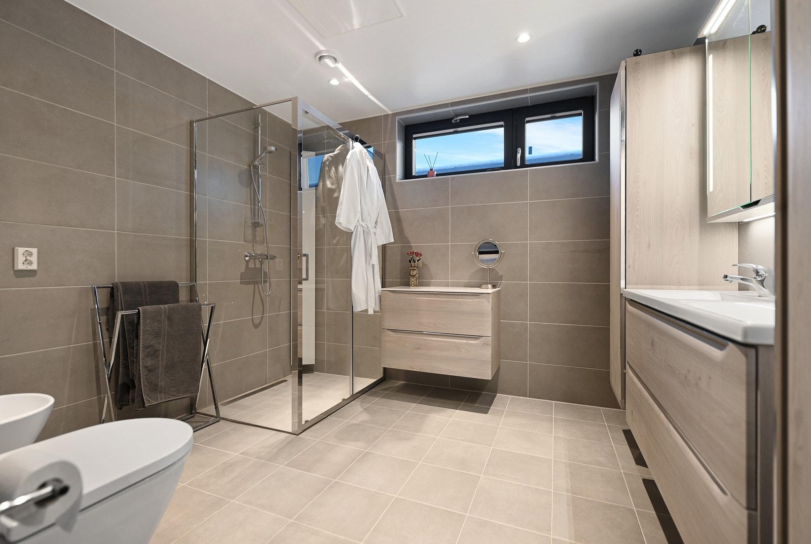 Bad 2 har inngang fra hovedsoverommet. Galleribilde