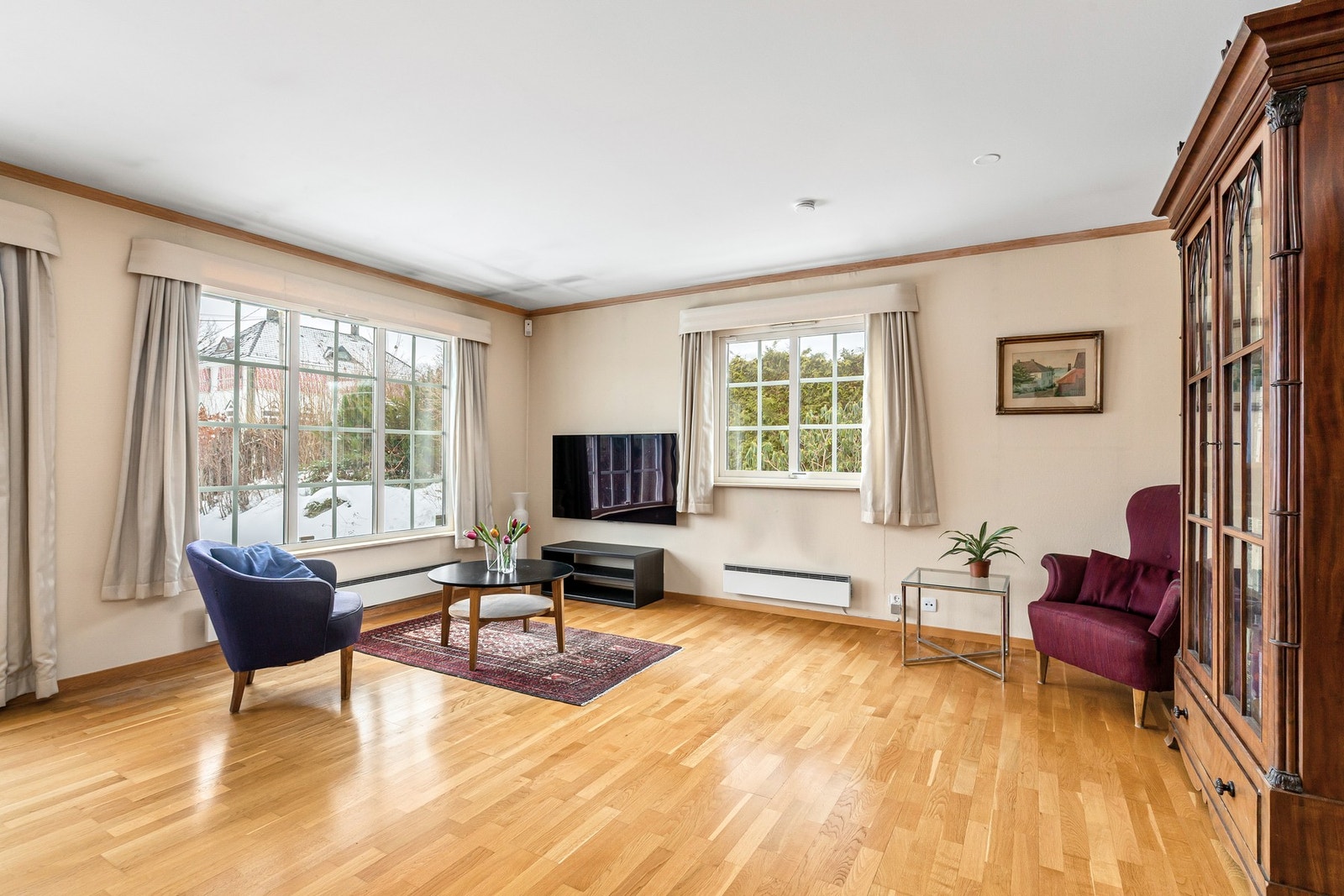 Lys stue med peis. Galleribilde