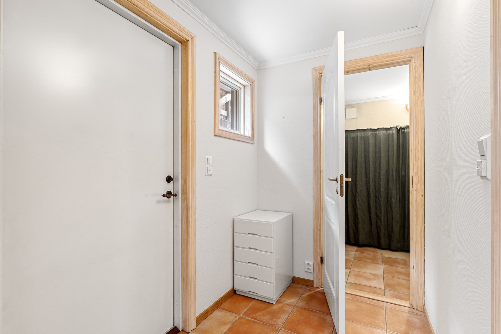 Egen inngang til kjelleretasje. Galleribilde