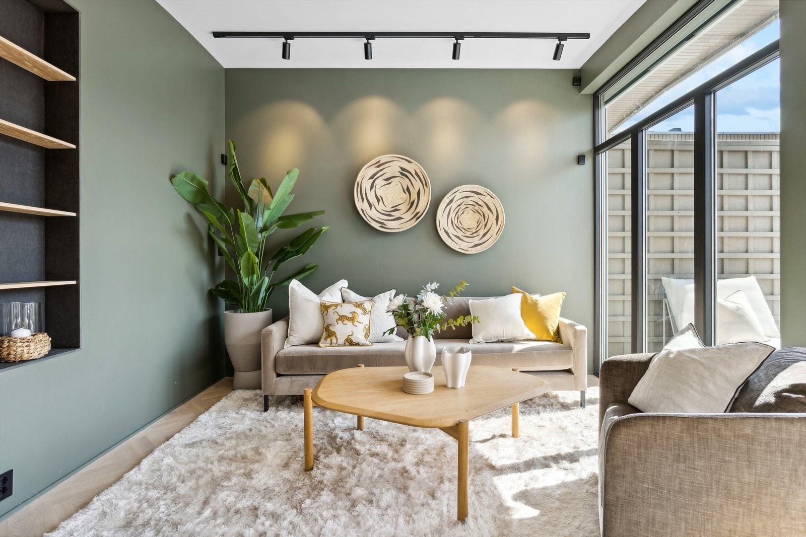 Leiligheten har lydisolerende utforing mot nabo, slik at TV og musikk kan nytes. Galleribilde