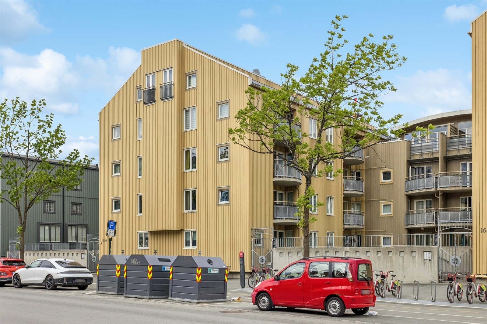 Et veletablert sameie, hvor vannbåren varme og strøm er inkludert (a-konto) i felleskostnadene. Galleribilde