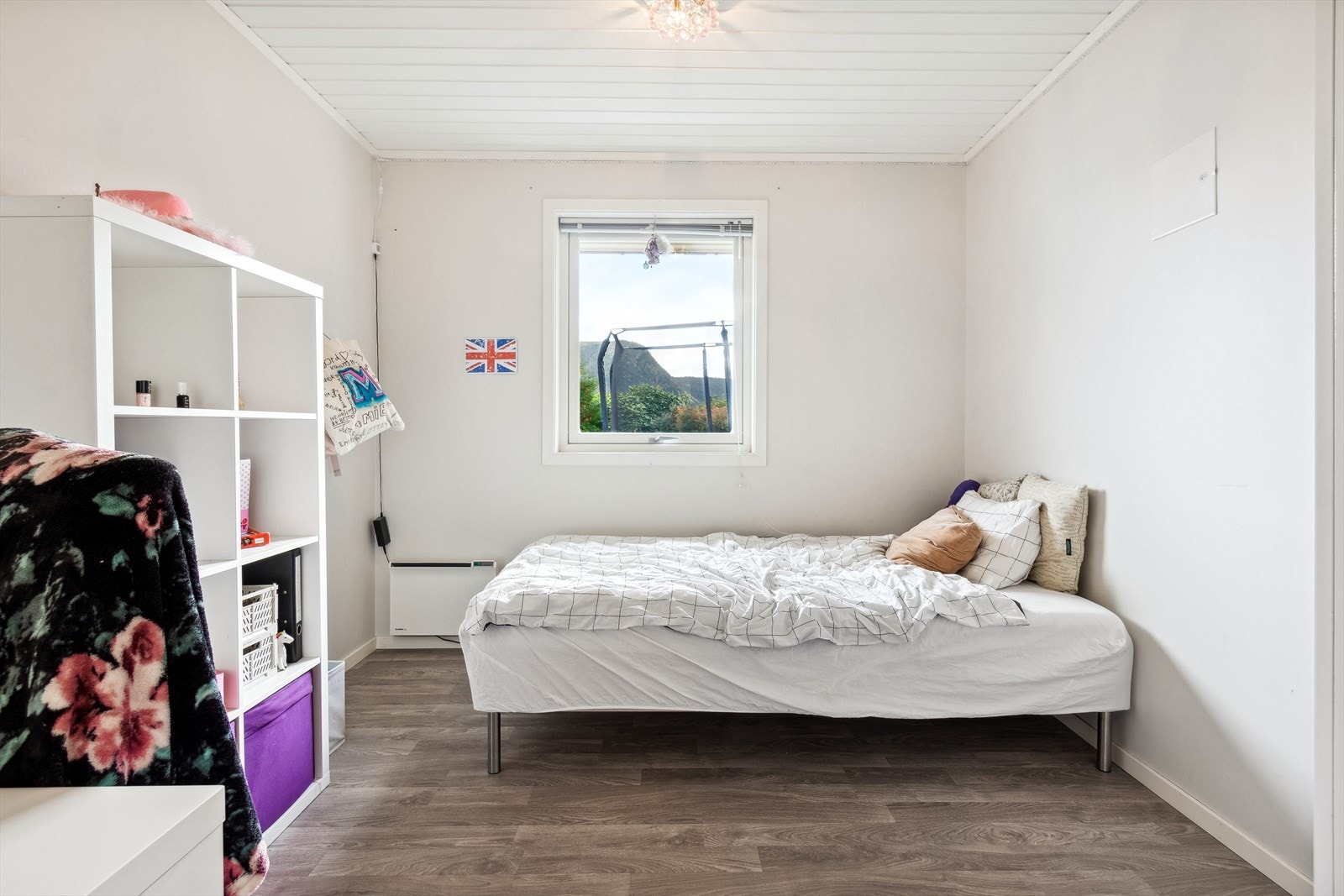 Det siste soverommet er på 9m², og gir god plass til å møblere etter eget ønske. Galleribilde