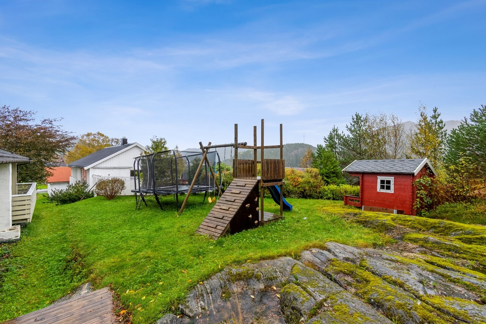 Fra stuerommet er det direkte utgang til boligens uteområde. Galleribilde
