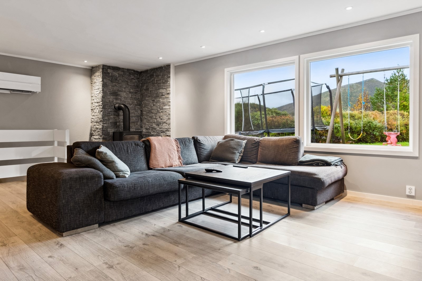 Boligen varmes opp gjennom varmepumpe og peis. Varmepumpen ble satt inn i 2022, og holder dermed høy standard. Kaldloftet er etterisolert. Galleribilde