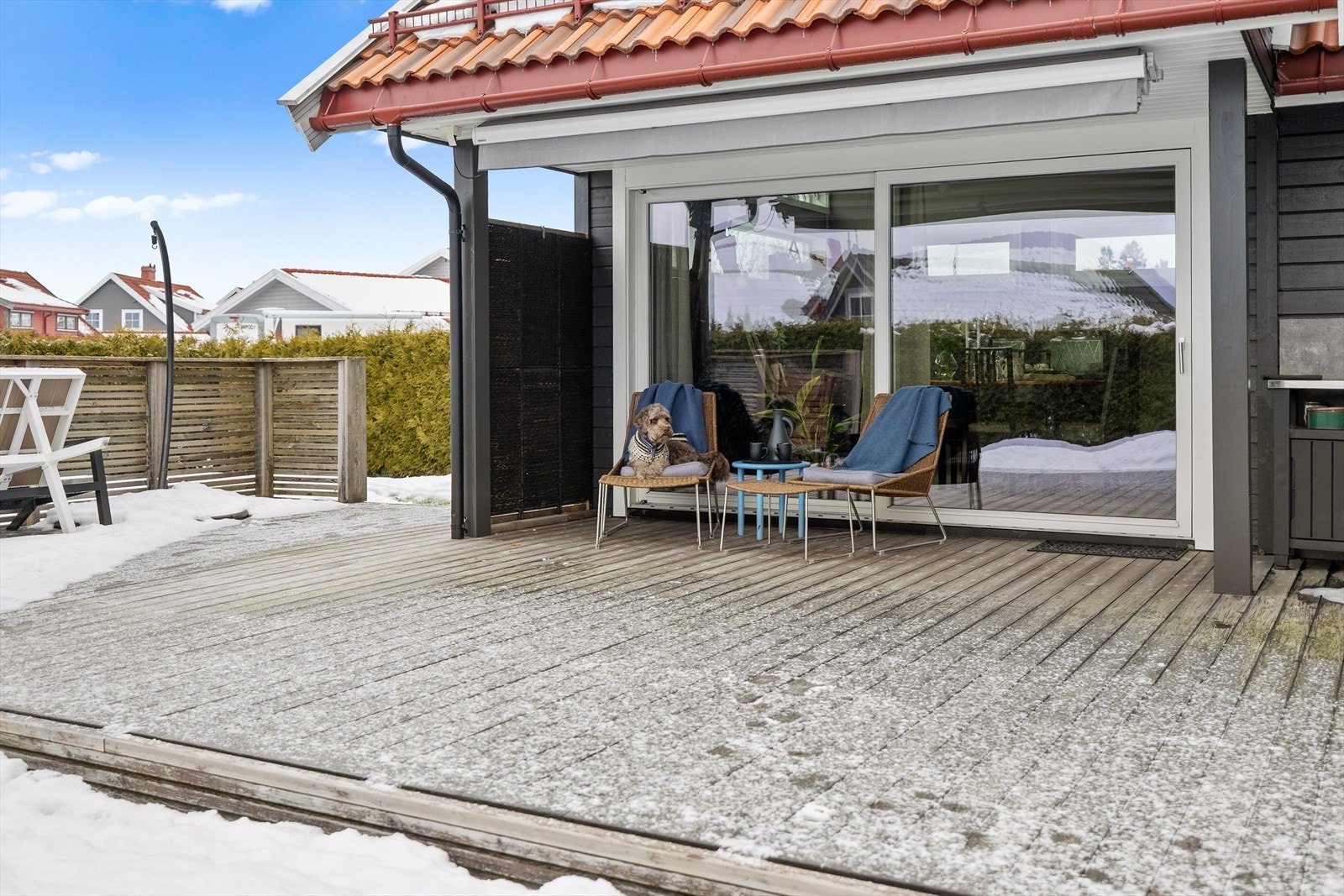 Uteplassen er et sted perfekt for grilling, utemiddag og late sommerdager. Galleribilde