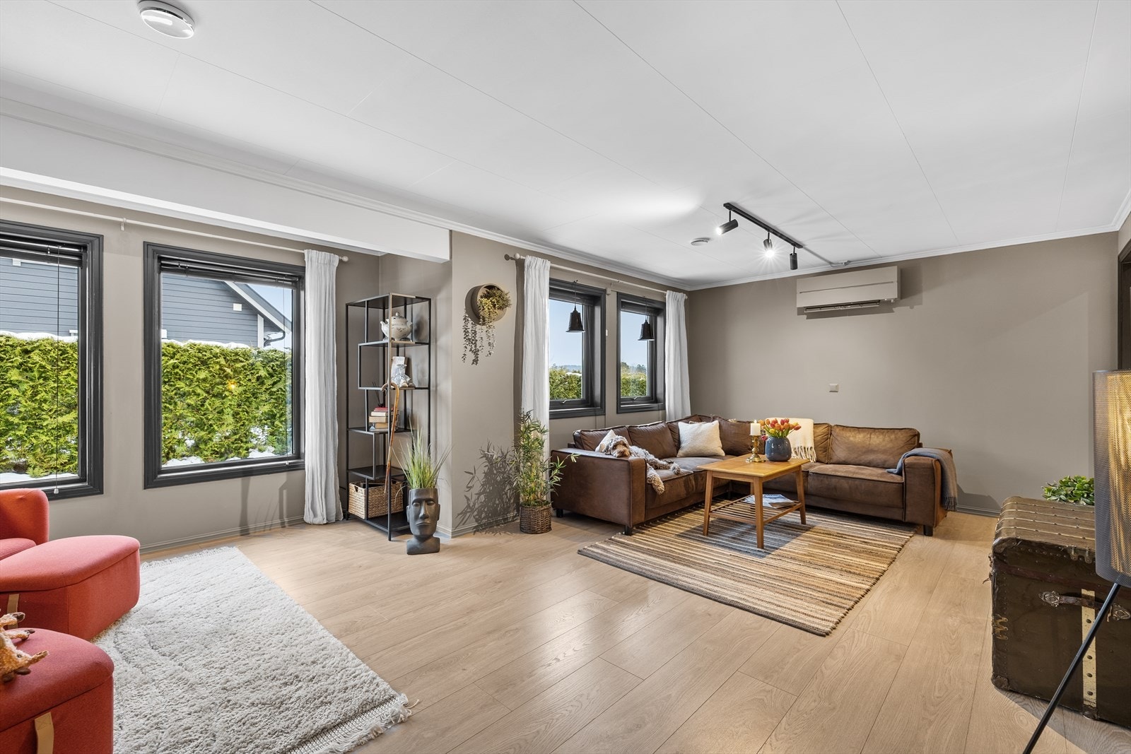 Dette er en familievennlig bolig med en herlig, skjermet beliggenhet. Galleribilde