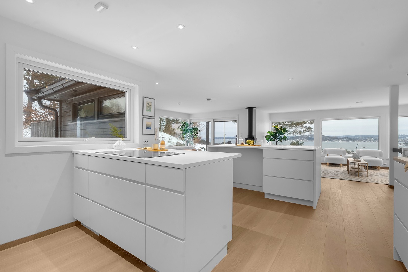 Her har du fantastisk utsikt fra hele etasjen! Galleribilde