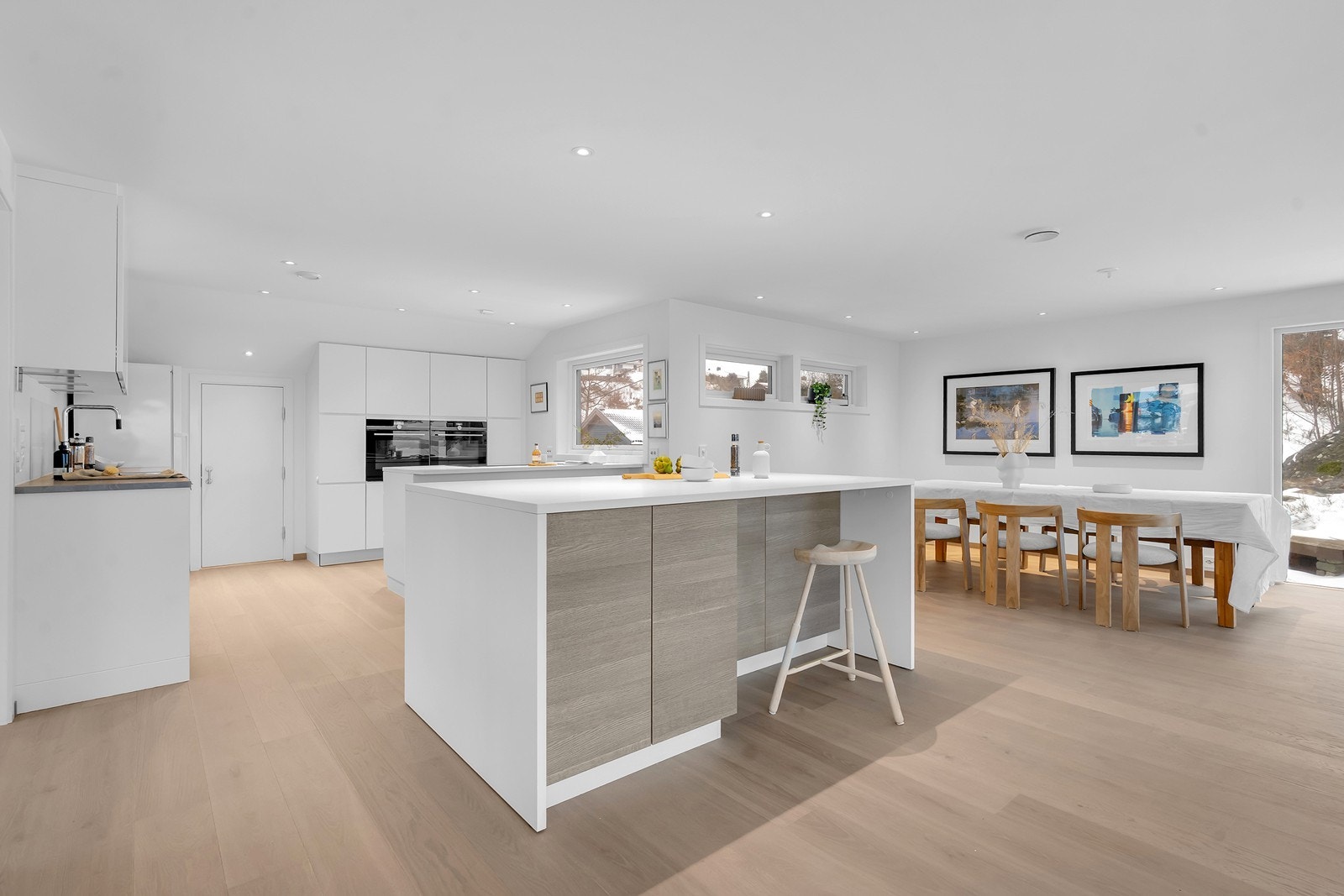 Nytt kjøkken fra 2020 med integrerte hvitevarer. Galleribilde