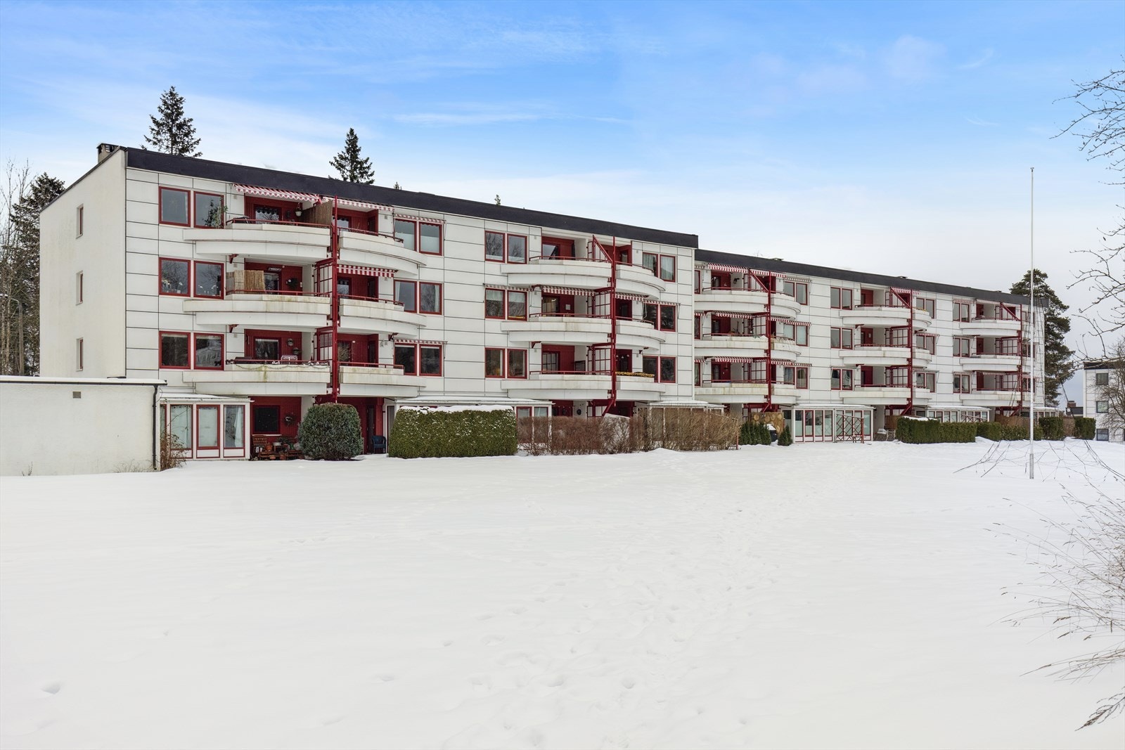 Leiligheten består av et veldrevent og hyggelig borettslag Galleribilde