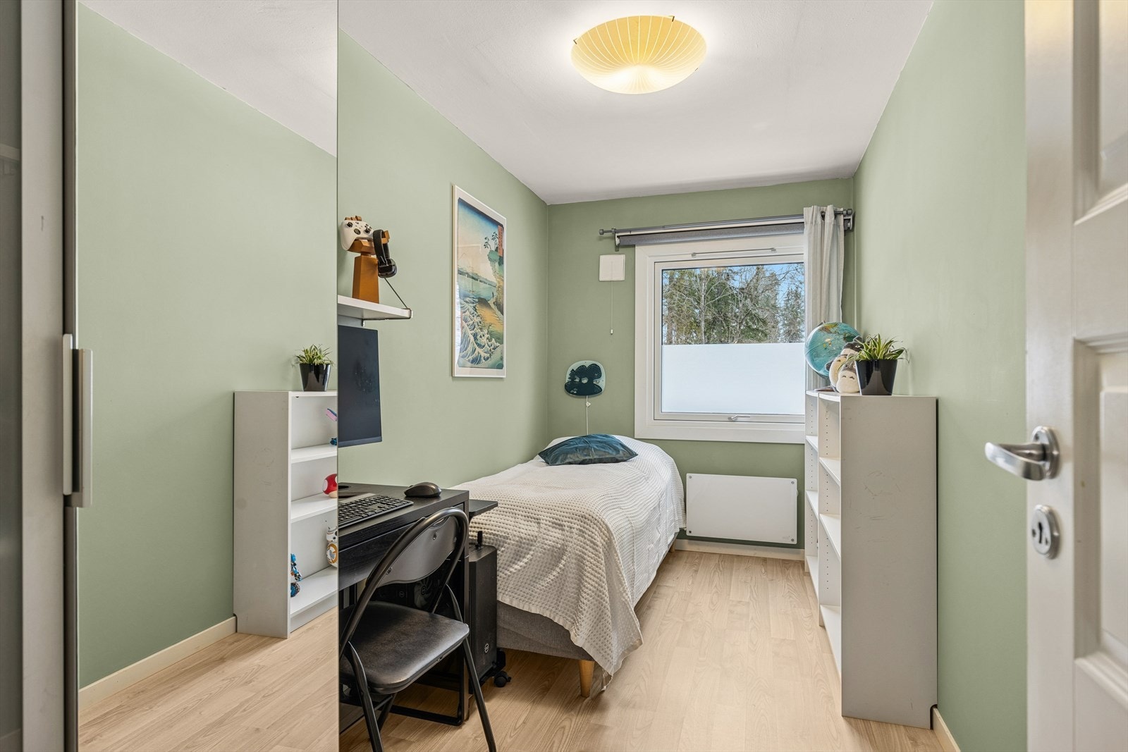 Soverom 2 med plass til seng og garderobeløsning Galleribilde