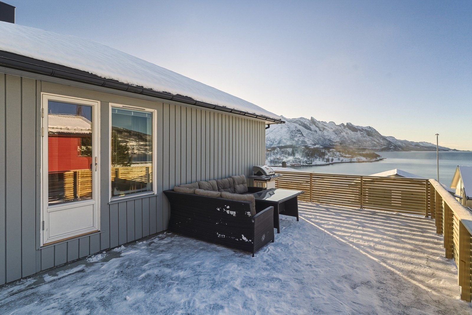 Balkong med nytt rekkverk (2026) Galleribilde