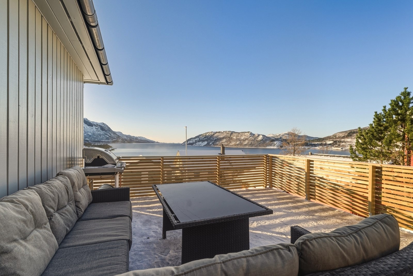 Balkong med flott utsikt- og gode solforhold. Galleribilde