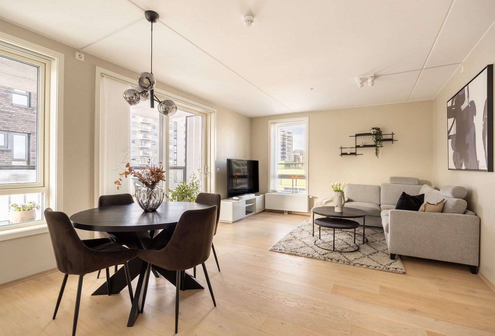 Lørenveien 69A presenteres av Mekleriet Oslo ved Andreas Motzfeldt Raasok. Galleribilde