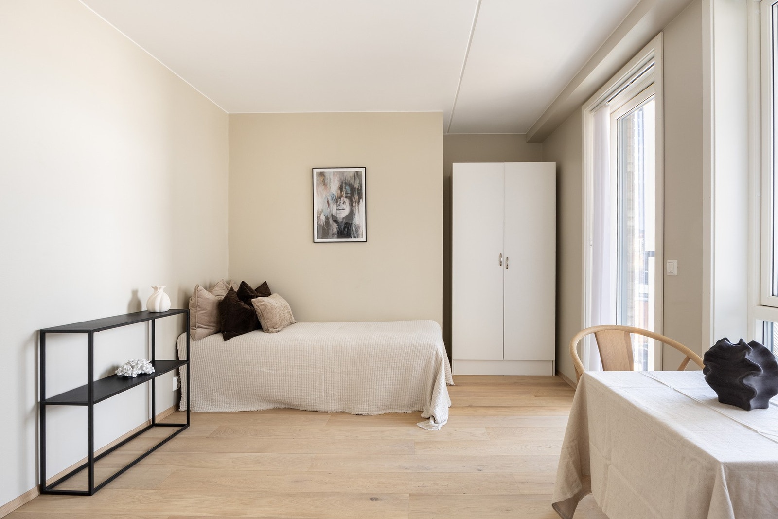 Hybeldelen er i dag utleid for kr. 12.800,- per måned. Galleribilde