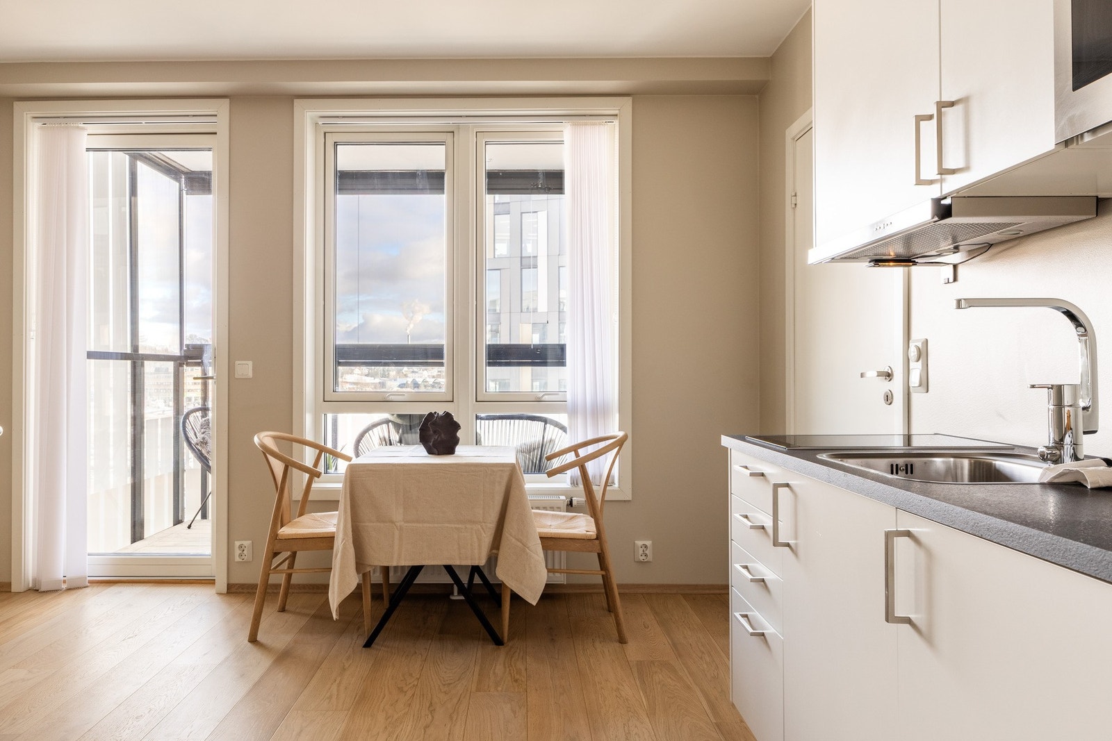 Hybel med egen balkong. Galleribilde