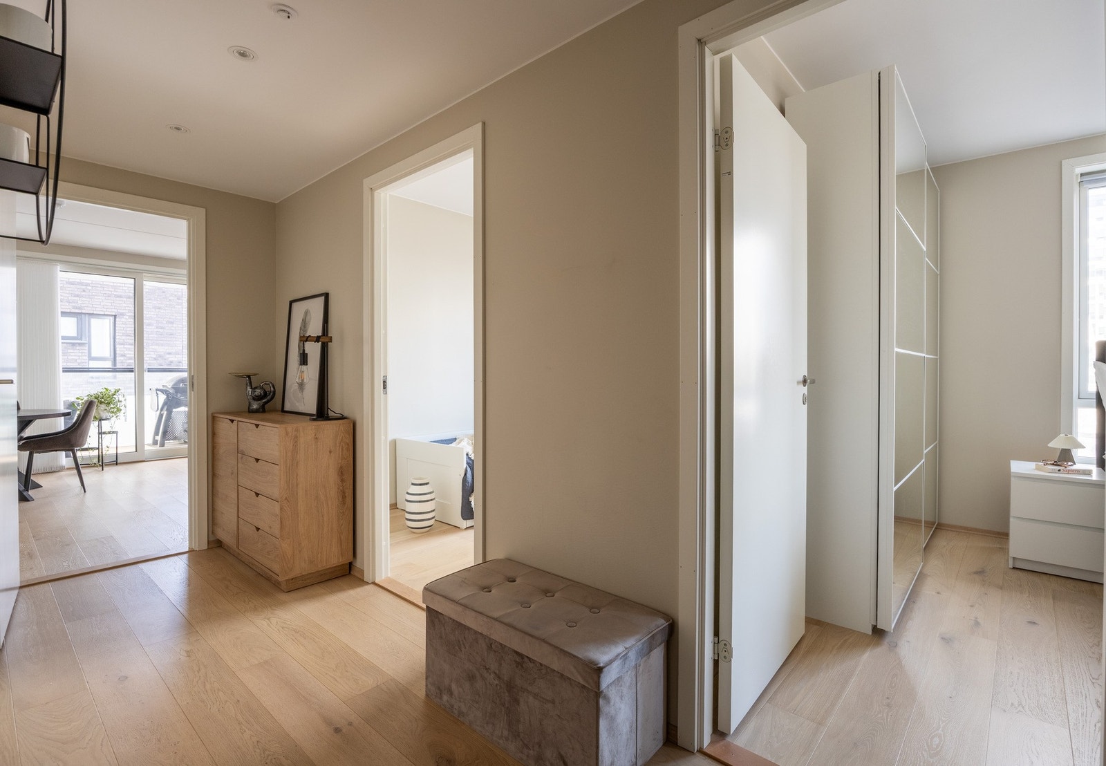 Gjennomgående høy standard og malt med moderne fargetoner. Galleribilde