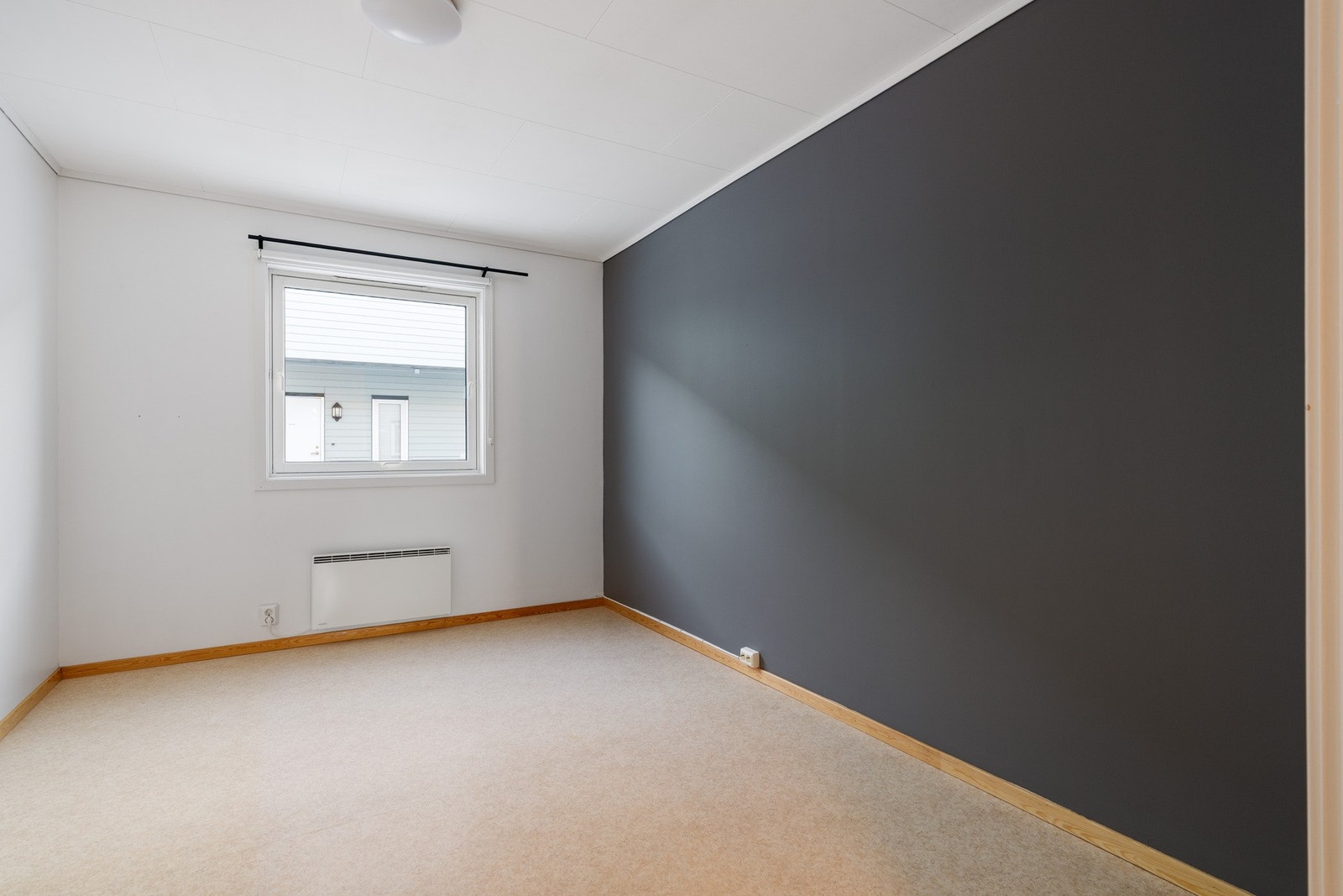 Hovedsoverommet er av god størrelse på hele 11 kvm. God plass for stor dobbeltseng og nattbord. Galleribilde