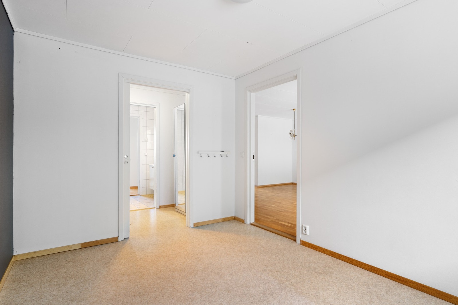 Her har man en bod og baderom i tilknytting til soverommet. Galleribilde