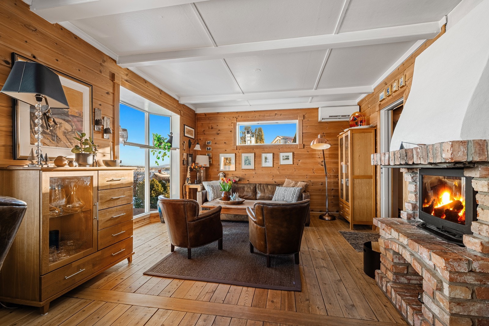 Stuen er stor og man kan møblere i flere miljøer om ønskelig Galleribilde