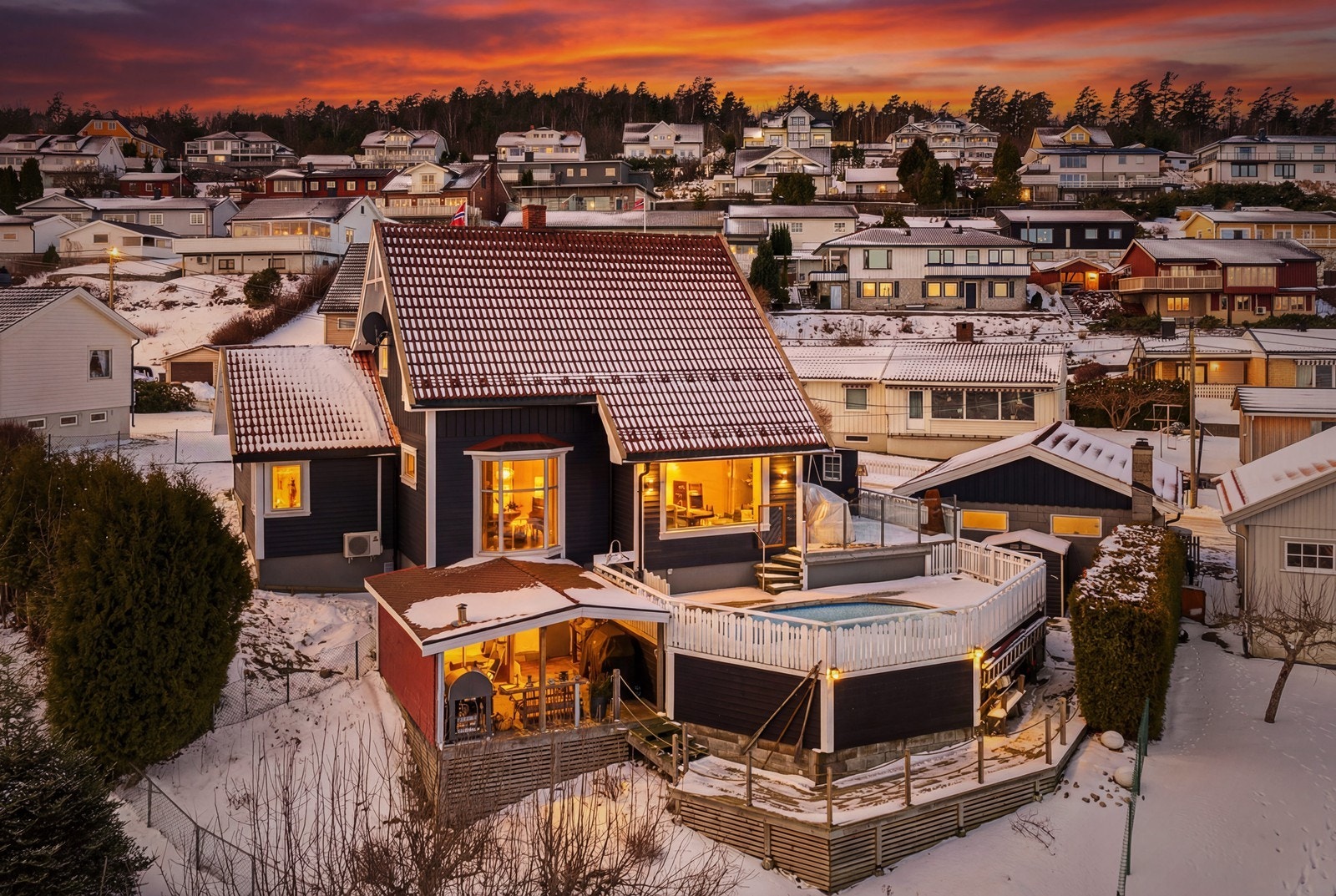En meget innholdsrik og attraktiv enebolig med flott beliggenhet like ved sjøen Galleribilde