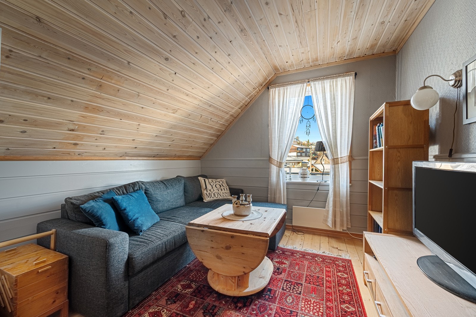 Soverom brukt som loftstue Galleribilde