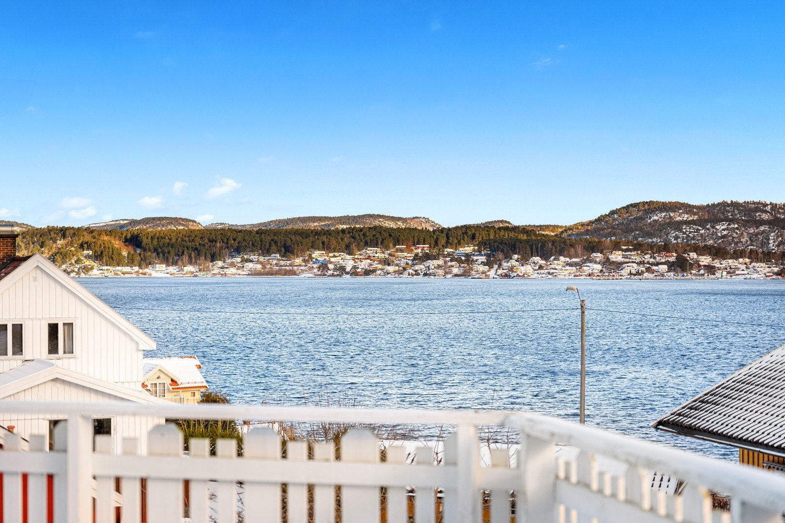 Fra boligen er det flott utsikt til Langesundsfjorden mot øst Galleribilde