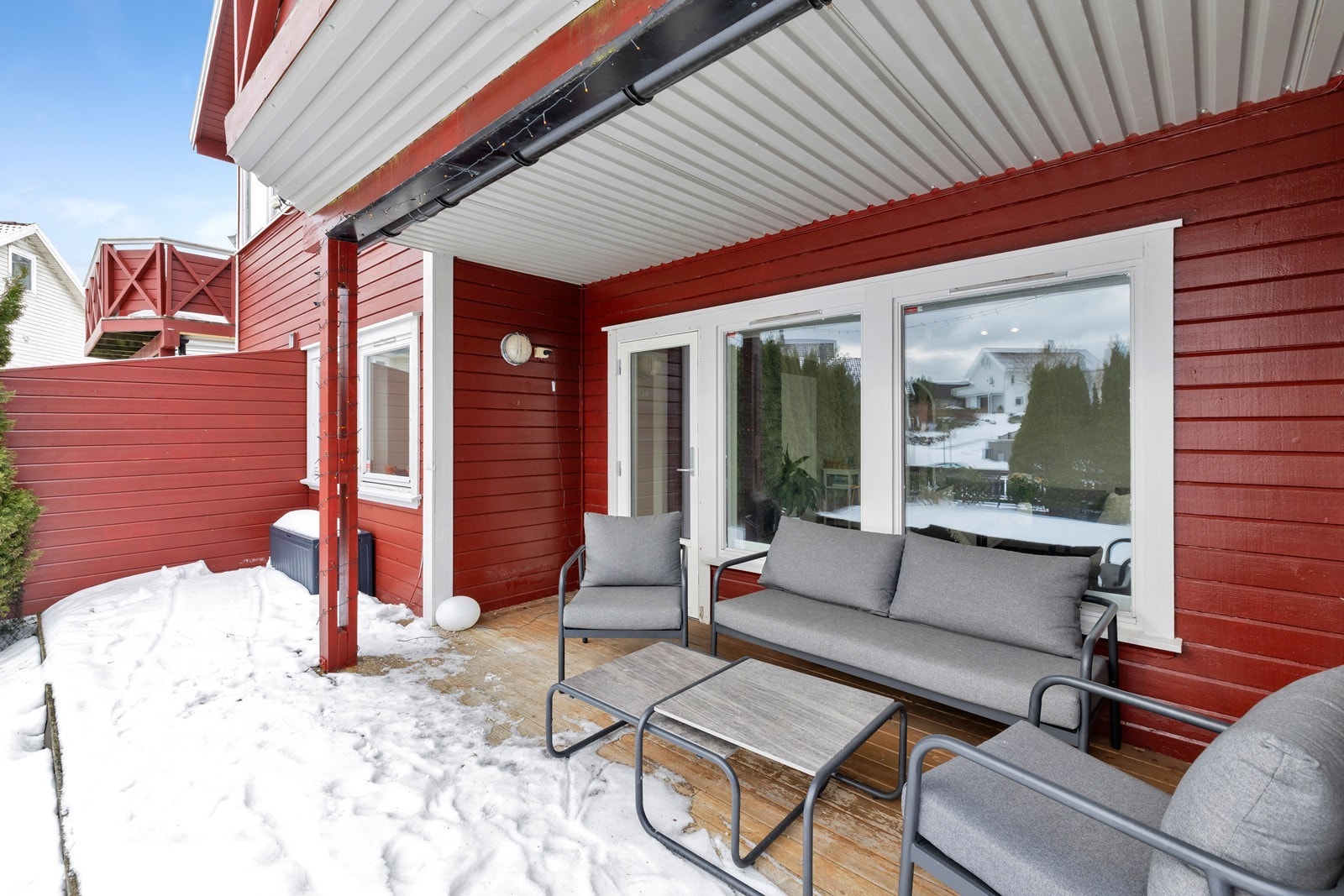 Her sitter du tørt året rundt. Legg også merke til strømuttak for lys og ev. varmelampe. Galleribilde