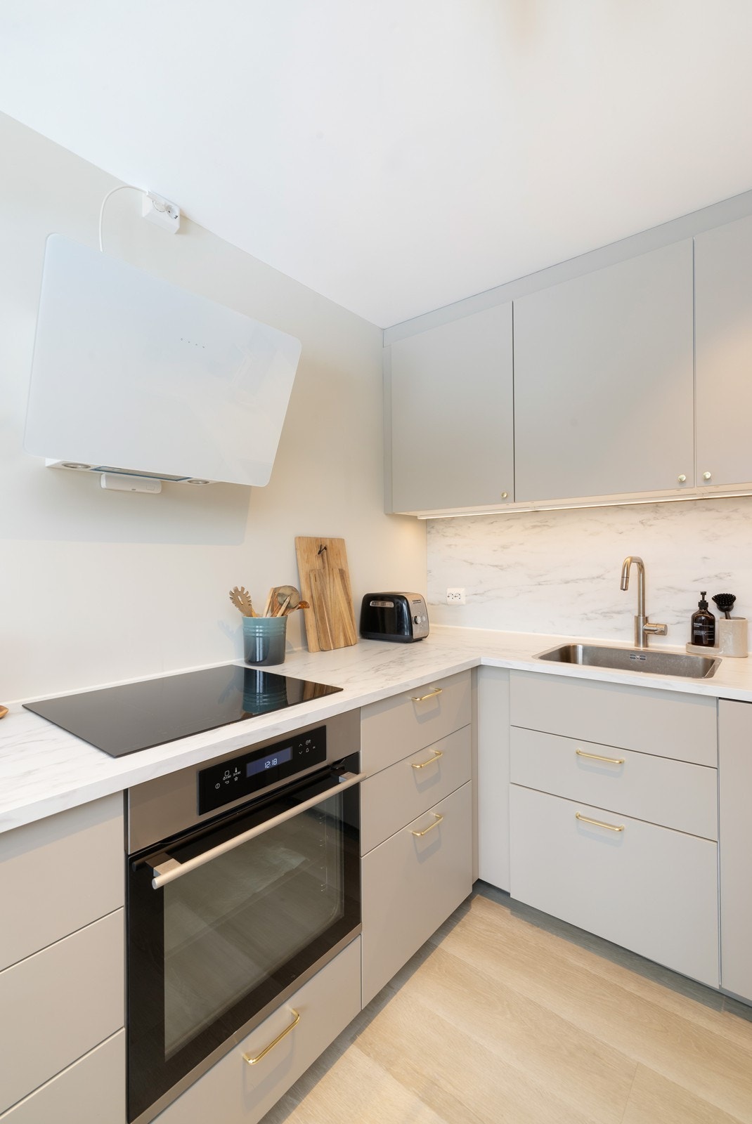 Pen overhengt ventilator og induksjonstopp. Galleribilde