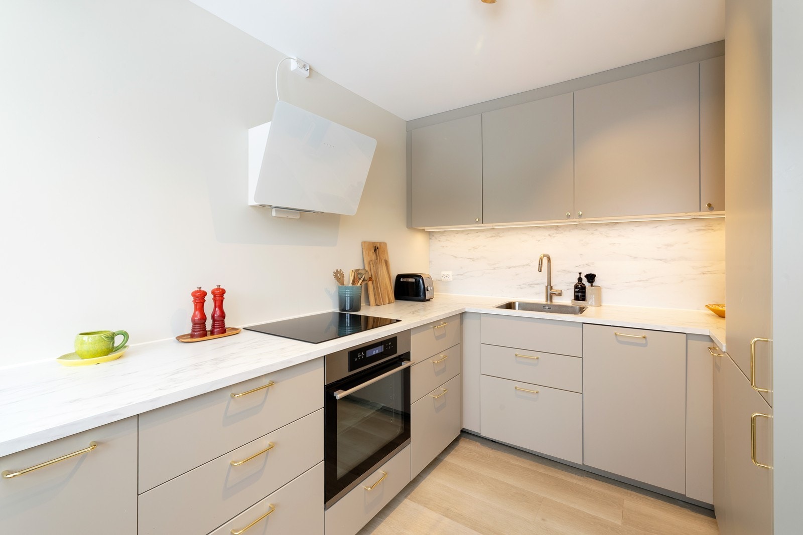 Kjøkkenet ble pusset opp av eier i 2023. Galleribilde