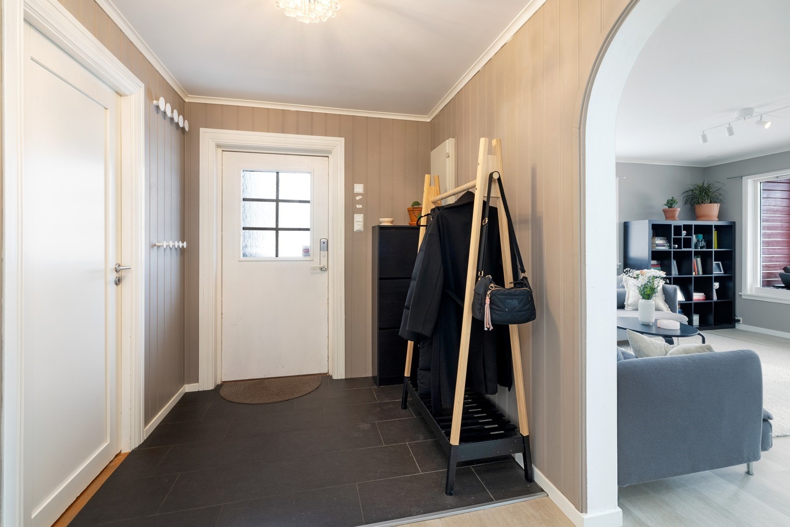 Fra gangen kommer vi videre til stuen. Galleribilde