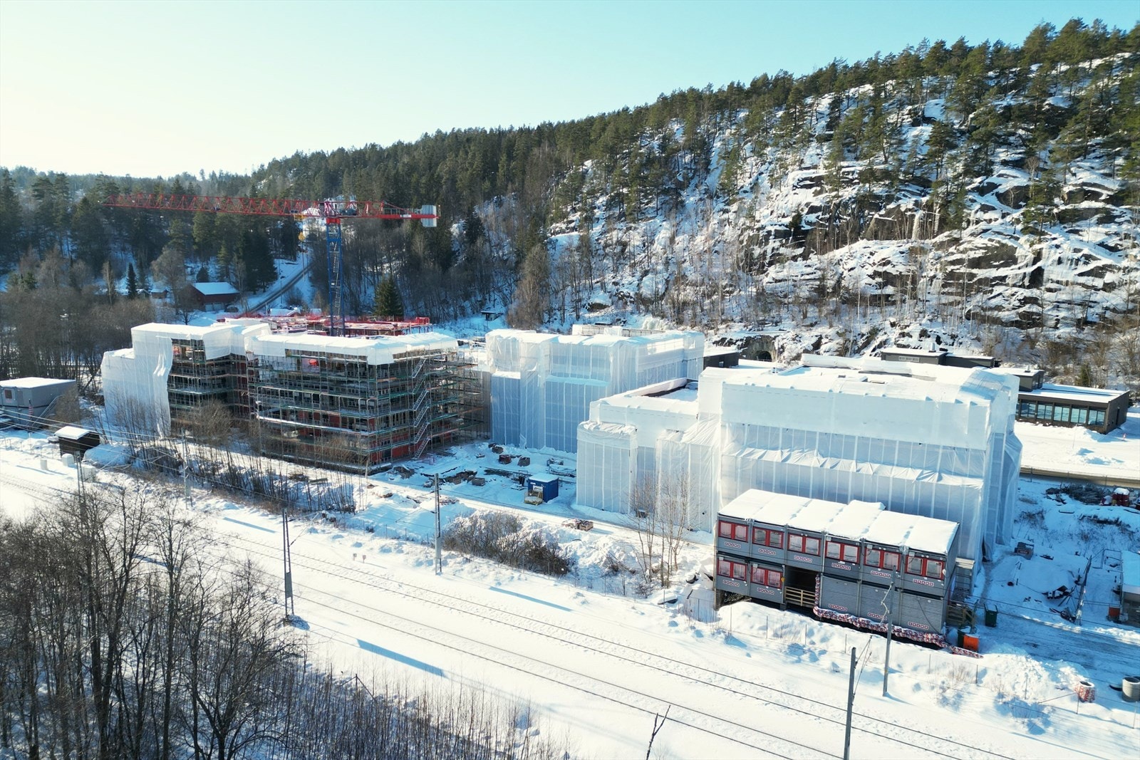 Med boligen følger fordeler som felles takterrasser, store grøntområder for å nyte solen samt et felleshus for selskaper eller arrangementer. Galleribilde