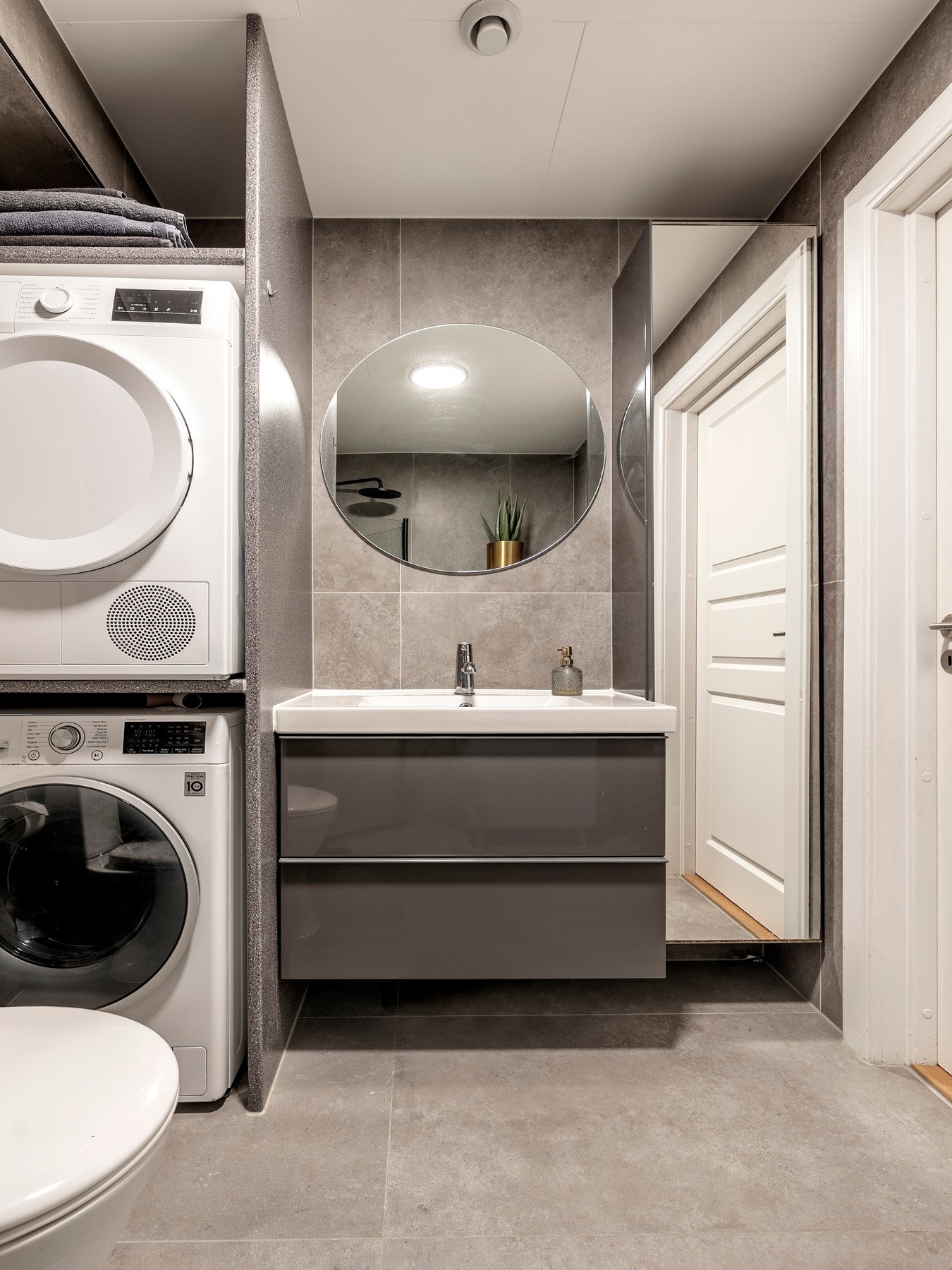 Badet ble pusset opp i 2023 med ny innredning og flislagte overflater Galleribilde