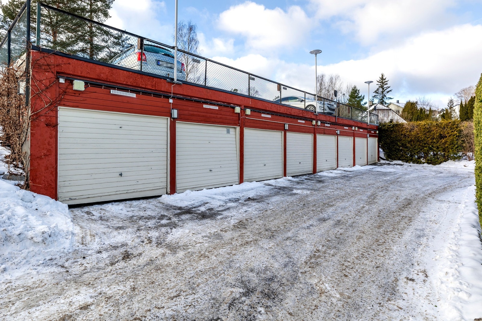 Det medfølger garasjeplass med elbil lader. Galleribilde