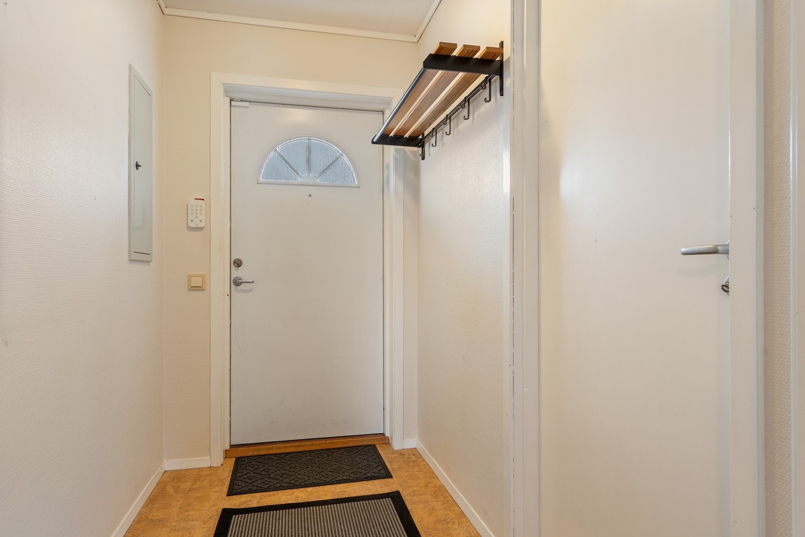 Entré med plass til oppheng av yttertøy Galleribilde